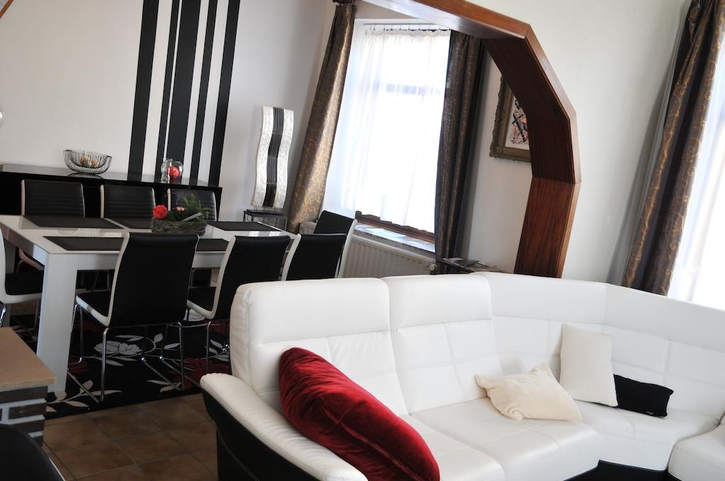Gite Stone Lodge Bourcy Exterior foto